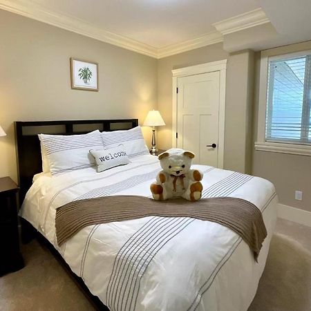New Two-Bedroom Legal Suite With Parking White Rock Εξωτερικό φωτογραφία