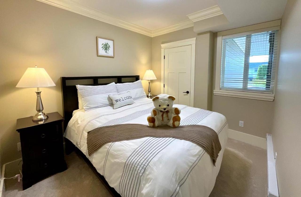 New Two-Bedroom Legal Suite With Parking White Rock Εξωτερικό φωτογραφία